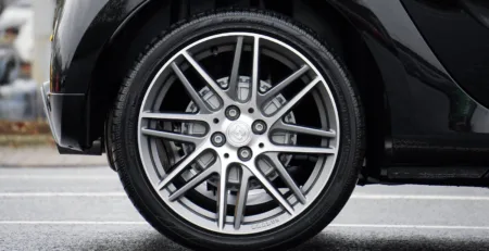 Descoperă de ce dimensiunile 195/65 R15 și 205/55 R16 sunt atât de populare